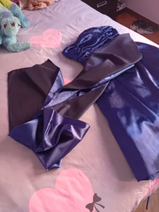 Vestido de fiesta azul satinado