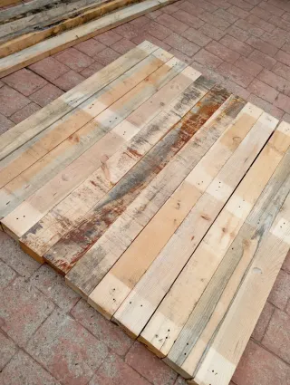 Listones, vigas, palos, postes de madera