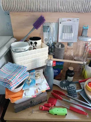Set di molti utensili da cucina