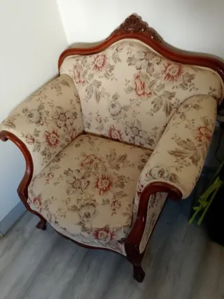Sillón tapizado floral nuevo