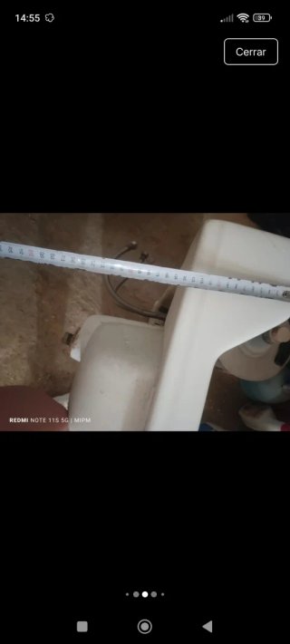 Lavabo de baño antiguo de cerámica