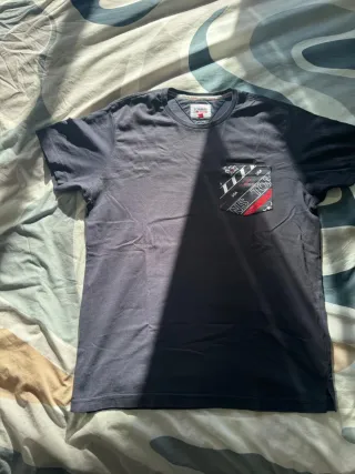 Camiseta Tommy Jeans Logo Bolsillo Azul Marino