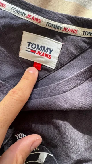 Camiseta Tommy Jeans Logo Bolsillo Azul Marino