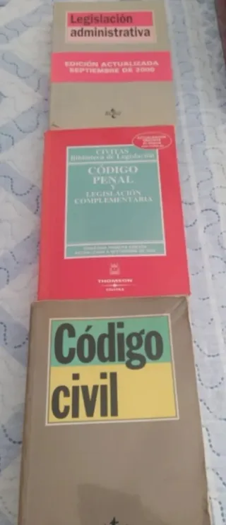 17 Libros de Derecho - Varias Materias