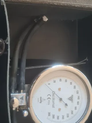 Tensiometro oscilometrico Riester antiguo