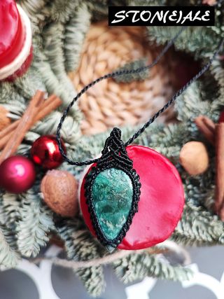 Collana con ciondolo in macrame con mtorolite