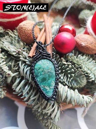 Collana con ciondolo in macrame con mtorolite