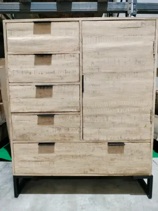Aparador de madera y metal