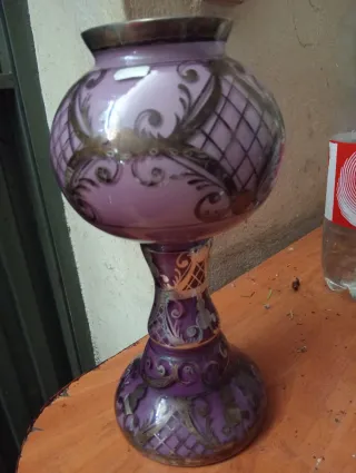 Jarrón de boemia púrpura decorado con plata de ley