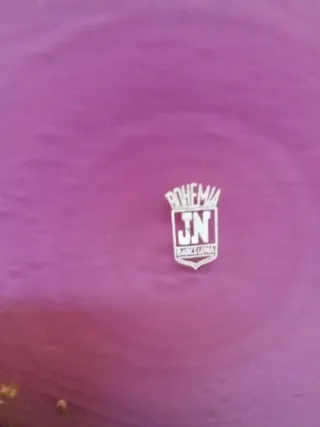 Jarrón de boemia púrpura decorado con plata de ley