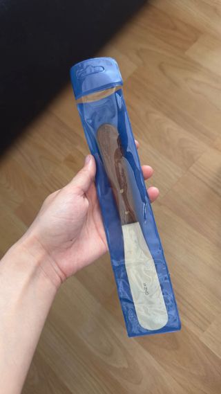 Taza de goma flexible con espátula para escayola