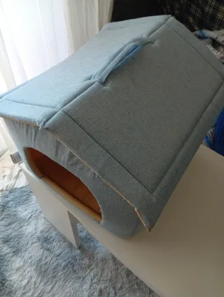 Casita para gato azul y amarilla
