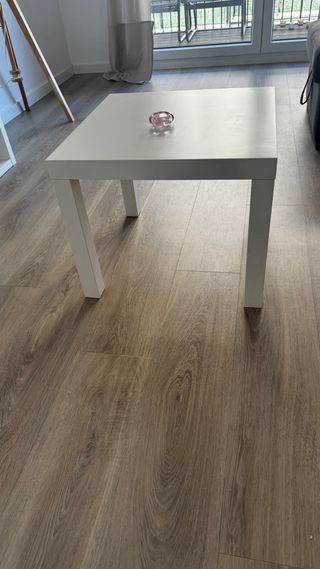 Mesa auxiliar cuadrada Ikea blanca