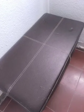 Puf tapizado piel sintética marrón
