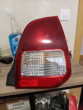 Faro Trasero Derecho Mitsubishi Colt CJO