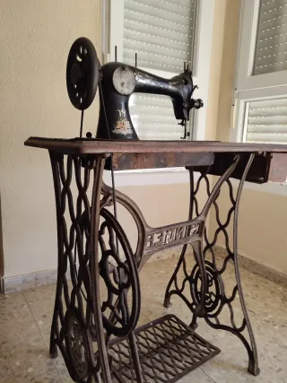 Máquina de coser Singer antigua