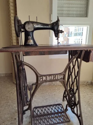 Máquina de coser Singer antigua