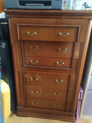 Cajonera de madera estilo clásico
