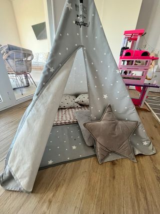 Tienda tipi infantil con estrellas