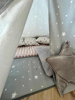 Tienda tipi infantil con estrellas