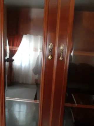 Mueble de salón madera y cristal