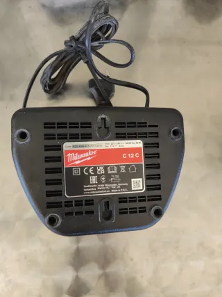 Cargador Milwaukee C12C 12V