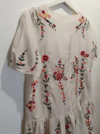 Vestido Zara Woman bordado floral Talla M