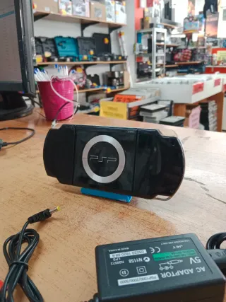 CONSOLA SONY PSP 1004 CON CARGADOR