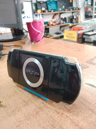 CONSOLA SONY PSP 1004 CON CARGADOR