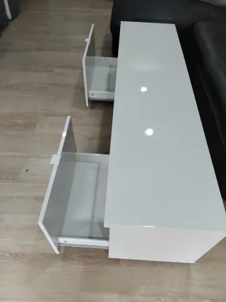 Mueble de salón blanco para TV