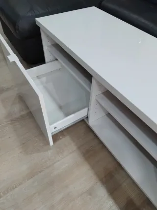 Mueble de salón blanco para TV