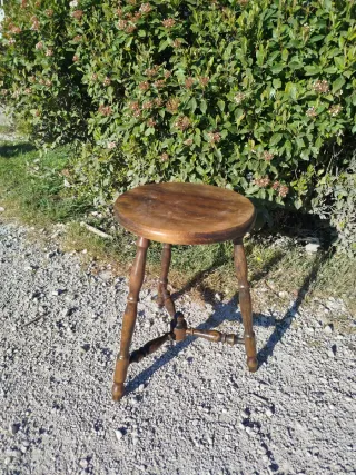 Taburete madera travesaño Siglo XIX