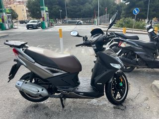 Kymco Scooter Automática Gris/Negra