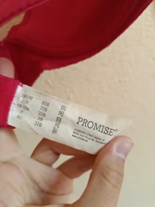 Sujetador rojo con encaje y relleno