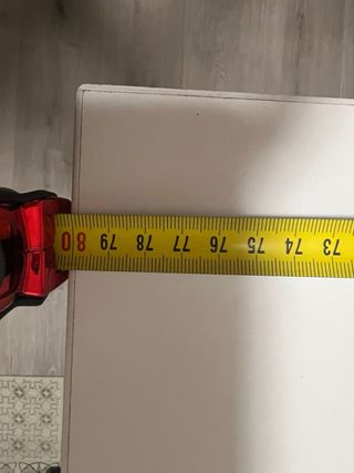 Mesa de escritorio blanca