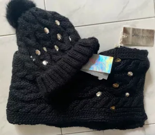 Set cappello e sciarpa neri con strass Gaudi