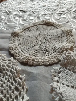 Set di centrini fatti a mano