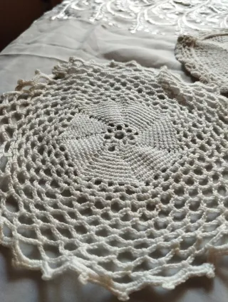 Set di centrini fatti a mano