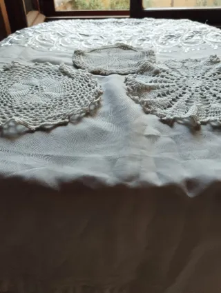 Set di centrini fatti a mano