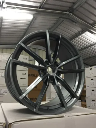 Llanta Pretoria Style gloss gun metal