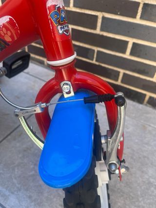 Bicicleta infantil Paw Patrol con ruedines.