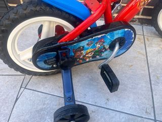 Bicicleta infantil Paw Patrol con ruedines.