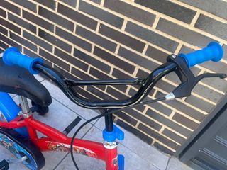 Bicicleta infantil Paw Patrol con ruedines.