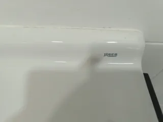 Mueble de lavabo de madera negro y blanco
