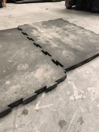 Base elástica para suelos. Con drenaje. 6 euros m²