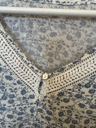 Blusa Stradivarius floral manga larga