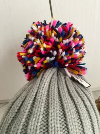 Cappello donna con pon pon multicolore