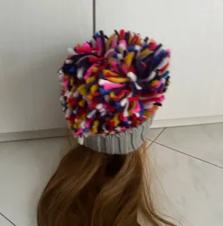 Cappello donna con pon pon multicolore