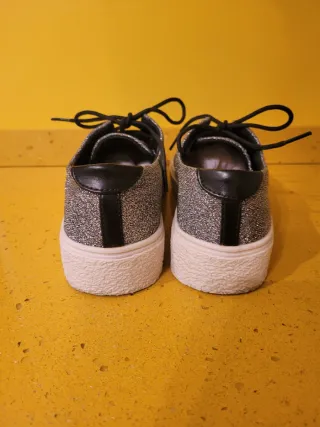 Zapatillas Stradivarius plateadas