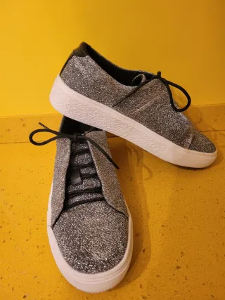 Zapatillas Stradivarius plateadas